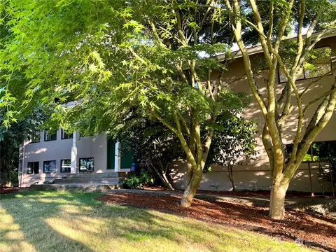703 SW 179th Ct, Normandy Park, WA 98166