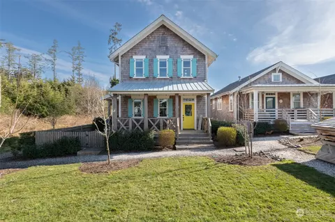 35 Lavender Ln, Pacific Beach, WA 98571