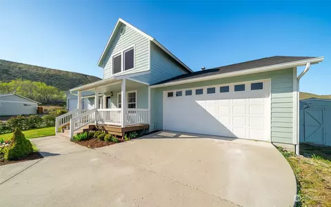 129 Pryor Dr, Pateros, WA 98846
