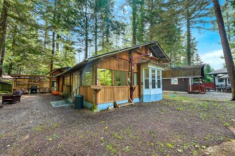 2090 Dogwood Dr, Sumas, WA 98295
