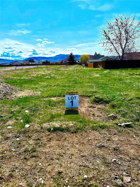 414 Koala Ave, Omak, WA 98841
