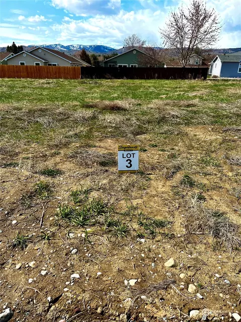 715 Petra Ct, Omak, WA 98841
