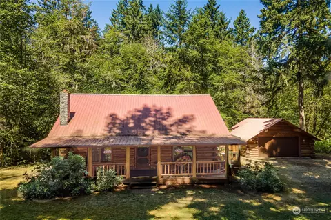8526 Davenport Rd, Anderson Island, WA 98303