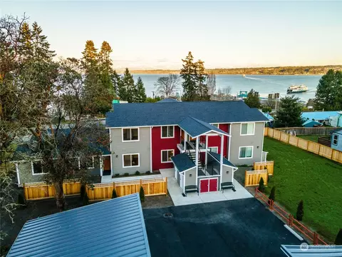 6441 Humphrey Rd #1, Clinton, WA 98236