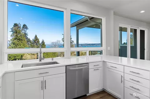 6441 Humphrey Rd #4, Clinton, WA 98236