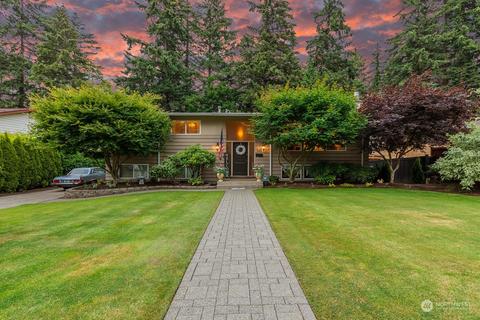 1021 Paradise Ln, Fircrest, WA 98466