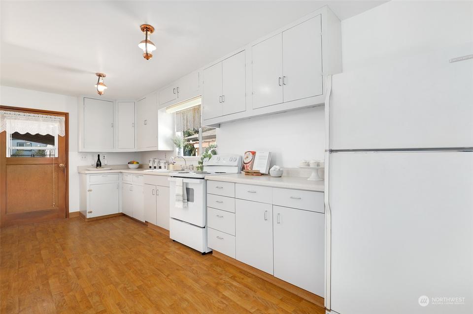  10247 41st Ave SW, Seattle, WA 98146 photo 11