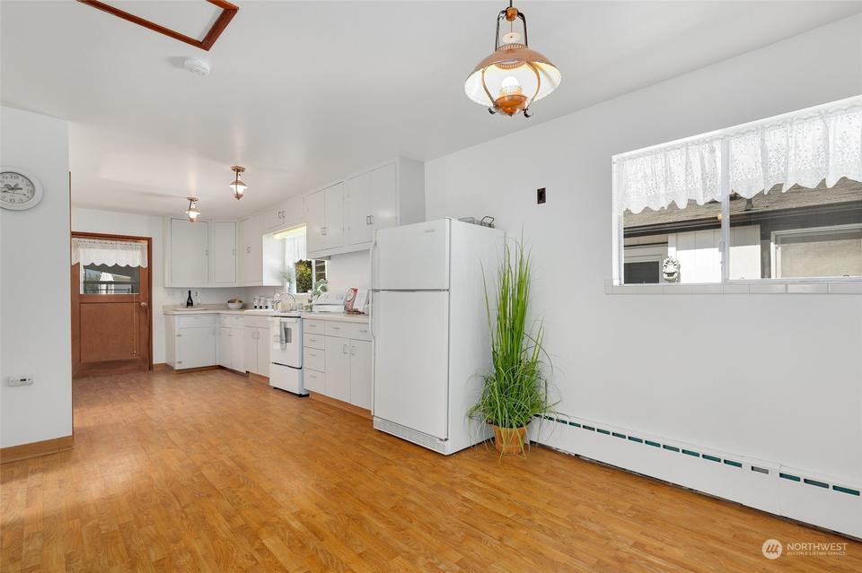  10247 41st Ave SW, Seattle, WA 98146 photo 10