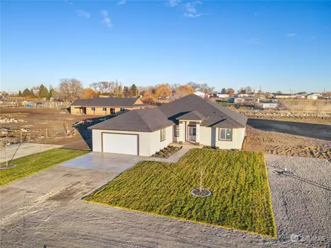 811 S Pancho Villa Ln, Othello, WA 99344
