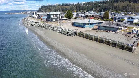 3780 Oceanside Dr, Greenbank, WA 98253