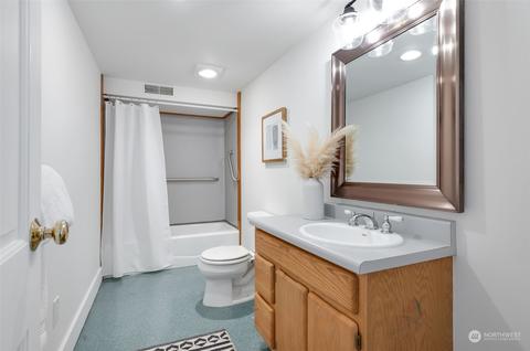 3208 E Howell St, Seattle, WA 98122 photo 35