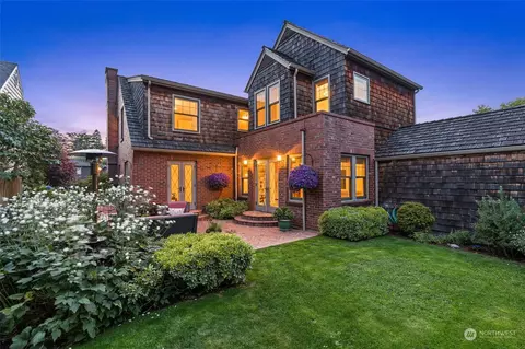 2016 36th Ave W, Seattle, WA 98199