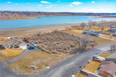 1521 W Lakeside Dr, Moses Lake, WA 98837