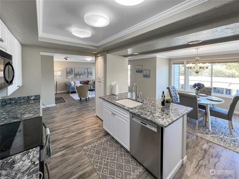 2930 76th Ave SE #A-302, Mercer Island, WA 98040