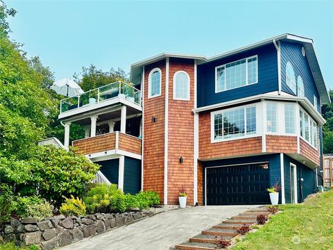 7 Diamond Dr, Pacific Beach, WA 98571