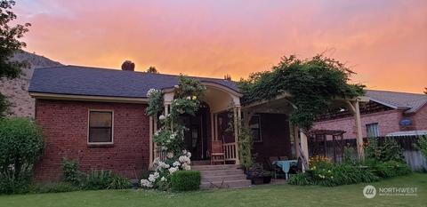 424 5th St, Chelan Falls, WA 98817