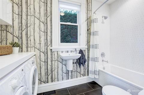 2204 E John St, Seattle, WA 98112 photo 13