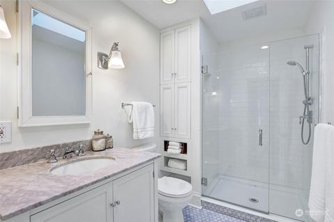 2204 E John St, Seattle, WA 98112 photo 19