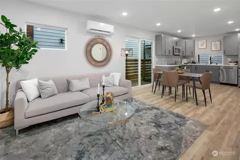 1008 S Donovan St, Seattle, WA 98108