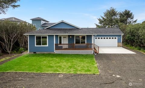 809 Ocean Shores Blvd SW, Ocean Shores, WA 98569