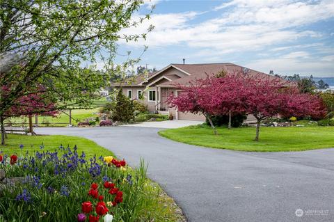 881 Windrose Dr, Coupeville, WA 98239