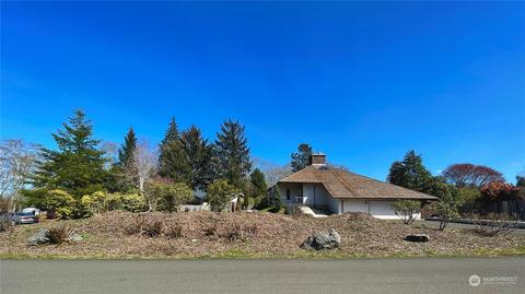 11 Trinity Pl, Cosmopolis, WA 98537