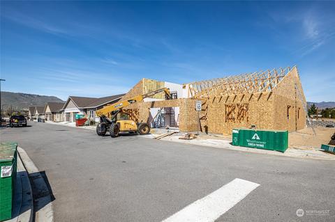207 21st St NW, East Wenatchee, WA 98802