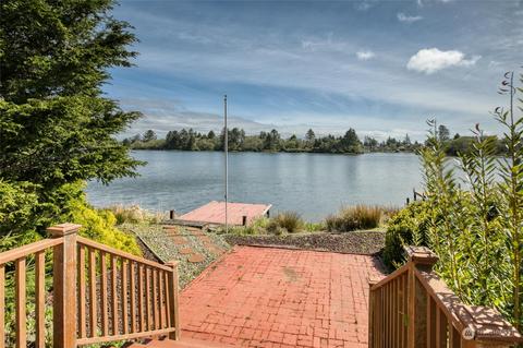 572 Mount Olympus Ave SE, Ocean Shores, WA 98569