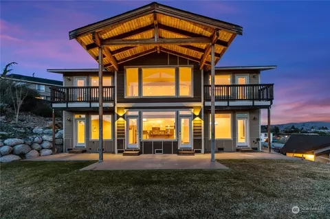 137 Hillcrest Pl, Chelan, WA 98816
