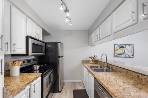 412 Center Rd #E2, Everett, WA 98204 photo 4