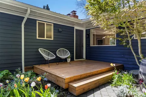 11841 NE Miller Rd, Bainbridge Island, WA 98110