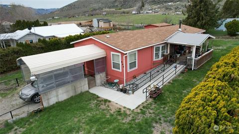 646 4th St, Chelan Falls, WA 98817