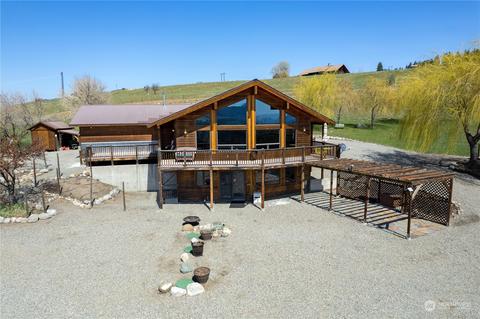 5 Pony Rd, Winthrop, WA 98862