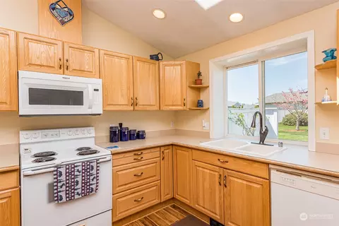 233 Mariners Dr, Sequim, WA 98382 photo 2