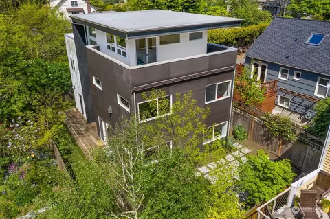 8917 12th Ave NE, Seattle, WA 98115