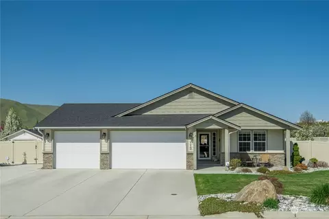 110 Sarah Dr, Wenatchee, WA 98801