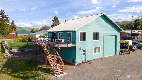 215 14th St, Bridgeport, WA 98813