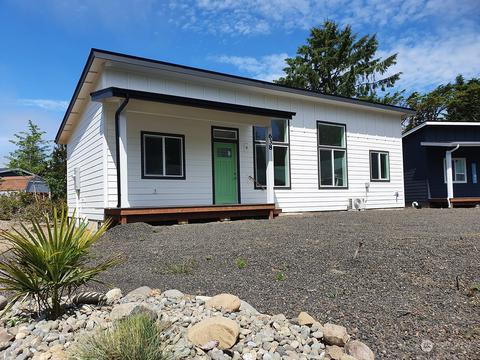 302 Seashore St SW, Ocean Shores, WA 98569
