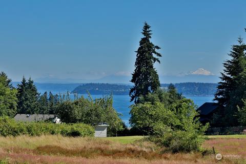 6949 Humphrey Rd, Clinton, WA 98236