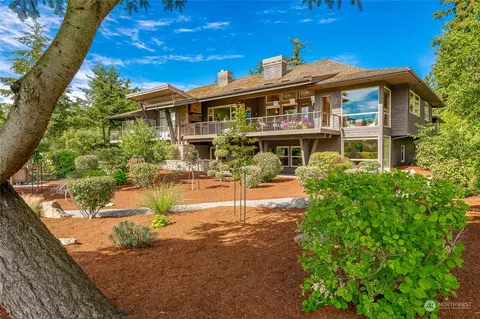 8769 Clubhouse Point Dr, Blaine, WA 98230