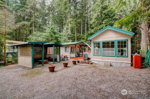 73 Christmas Tree Cir, Deming, WA 98244