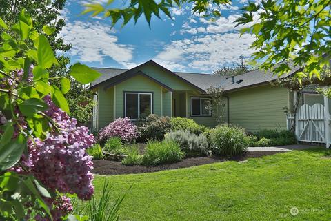 4880 Breezefair Rd, Freeland, WA 98249