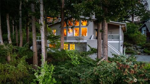 888 Shoshone Dr, La Conner, WA 98257