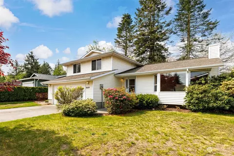 8449 Catalina Ct, Blaine, WA 98230