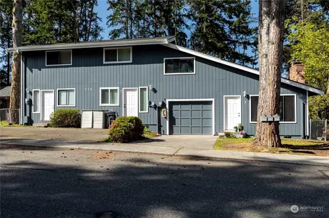 770 SW Harrier Cir, Oak Harbor, WA 98277