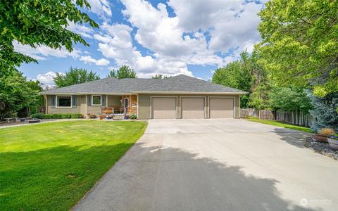 2420 Fairway Dr, Malaga, WA 98828