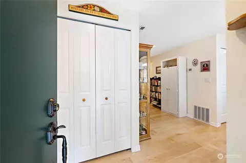 10819 NE 37th Pl #225, Bellevue, WA 98004