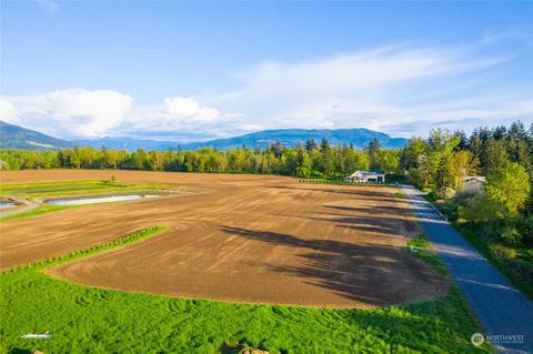 2469 River Rock Dr, Everson, WA 98247