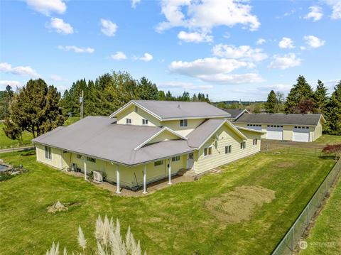 132 Kingsway Dr, Castle Rock, WA 98611