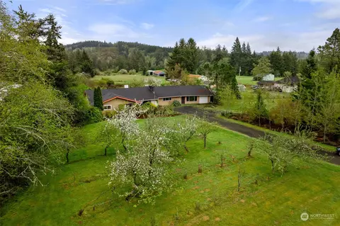 1957 Fowler Rd, Raymond, WA 98577